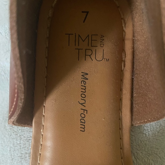 Shoes - Picture 6 of 7